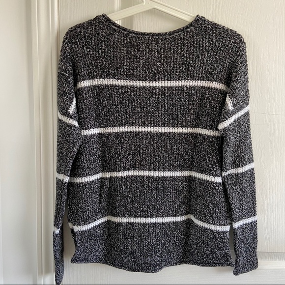 Hollister Black & White Sweater - Picture 4 of 6